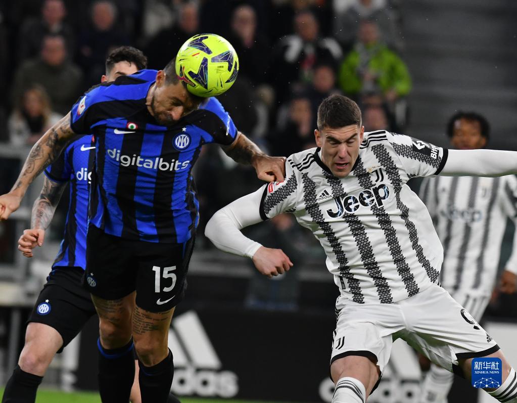 都体：尤文要求斯帕莱蒂遵守正装规定，比赛时不可以穿运动服