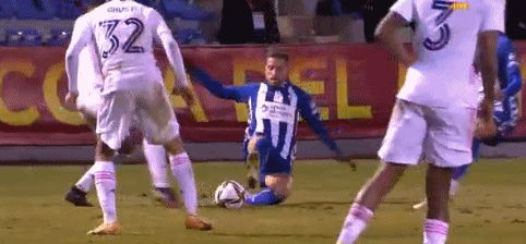 雷迪克盛赞艾顿防守端表现：他能做很多事情，甚至能换防马克西