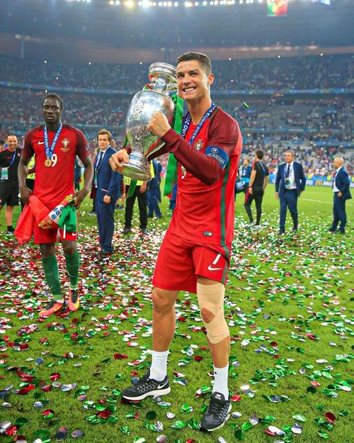 皇马本泽马关键进球助力胜利