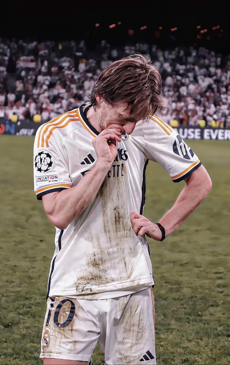 美记：德拉蒙德受伤后在球员通道坐上了轮椅