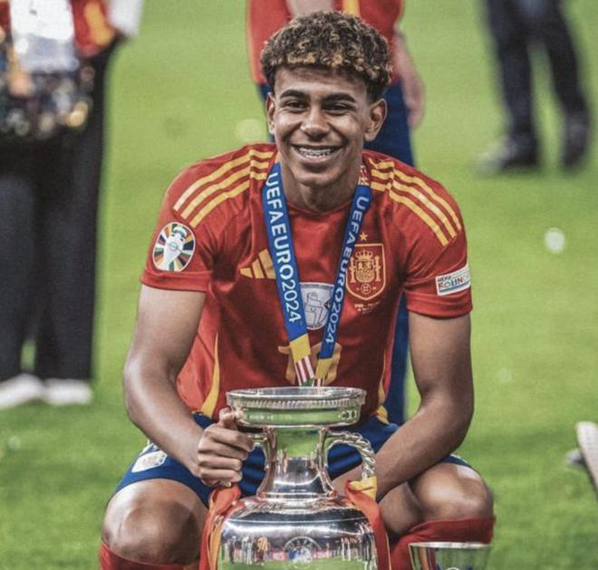 巴萨的丢球方式总是千篇一律…前锋速度也不用特别快，克纳夫这次只有32km／h